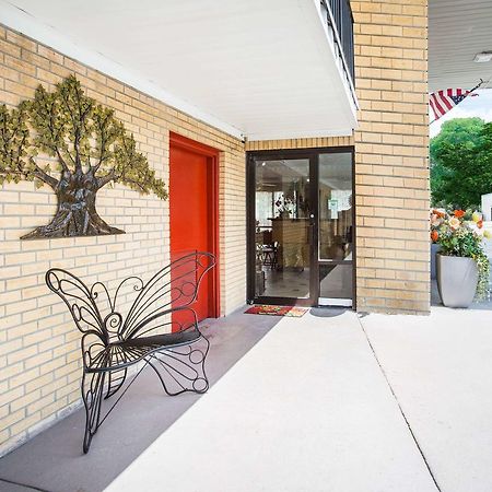 Days Inn By Wyndham Lake City Bagian luar foto