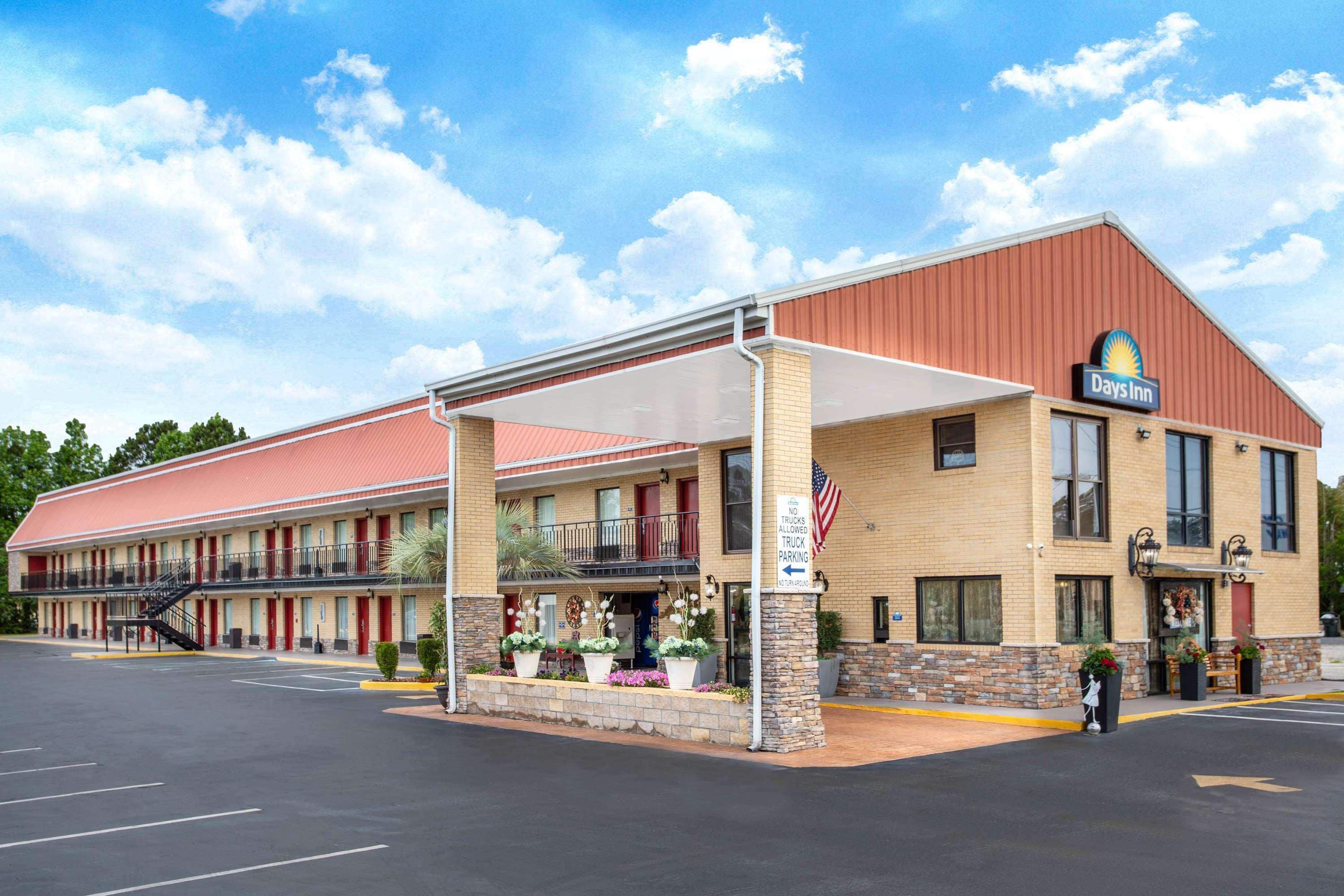 Days Inn By Wyndham Lake City Bagian luar foto